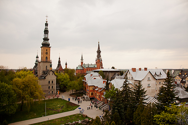 포토 JPG 해외이미지 공원 유럽 기독교 종교 여행 십자가 건축양식 휴가 이끼 사람없음 건물 교회 믿음 천주교 사찰 예수 황금 심볼 광택 폴란드 바실리카 보호구역 사당 순례 숭배 신앙심 해외포토 건축물 공공시설 건축 감정 나라 종교건축 신_종교 구역 파일형식 이미지허브