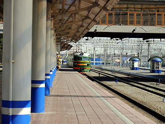 포토 JPG 해외이미지 산업 여행 비즈니스 교통시설 모션 사람없음 기차 화물 역 컨테이너 도착 속도 출발 러시아 승객 단상 남쪽 선로 해외포토 유럽 육상교통 교통 컨셉 대중교통 운송업 방향 시설 파일형식 이미지허브