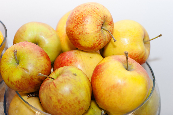 포토 JPG 해외이미지 라이프스타일 접시 음식 다이어트 과일 유리 탁자 휴가 실내 건강 사람없음 목재 빨간색 컬러풀 주방 신선 사발 황금 달콤 사과 먹기 유기농 설정 내추럴 숙성 맛있는 해외포토 나무 식기 웰빙 컬러 가구 재료 모션 재질 내부 생활 사기그릇 맛 파일형식 이미지허브