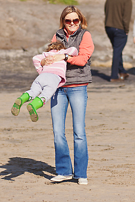 포토 JPG 해외이미지 백인 1 응시 여자 행복 얼굴 어린이 모래 바다 장난 놀이 휴가 미소 사람 야외 두명 여름 청춘 햇빛 태양 맑음 기쁨 흰색 표현 아기 입 달콤 작음 캘리포니아 마야 걸음마 해외포토 자연요소 서양인 시선 계절 감정 컬러 컨셉 모션 날씨 표정 신체부위 미국 맛 크기 마야문명 파일형식 이미지허브