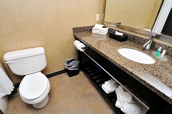 포토 JPG 해외이미지 디자인 여행 가구 컨셉 호텔 새로움 실내 사람없음 내부 목욕 방 욕실 흰색 고급 우아함 위생 빨래 변기 대야 변기통 위생관리 해외포토 컬러 생활용품 가사 숙소 관리 청결 파일형식 이미지허브