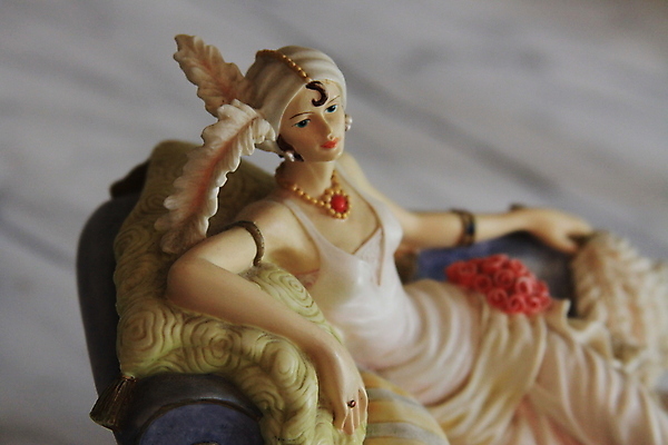 포토 JPG 해외이미지 드레스 여자 인형 조각 미술 사람없음 장식 조각상 숫자 골동품 흰색 도자기 클래식 고급 디자이너 옛날 조각가 특별함 해외포토 직업 문자 옷 컬러 컨셉 문화예술 사람 조형물 파일형식 이미지허브