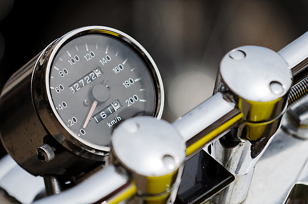 포토 JPG 해외이미지 교통시설 사람없음 운동 숫자 운전 기구 판넬 지시 측정 속도 엔진 계기판 과속 속도계 제어 한계 해외포토 문자 교통 모션 건강 시설 파일형식 이미지허브