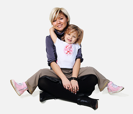 포토 JPG 해외이미지 백인 라이프스타일 커플 여자 딸 행복 얼굴 어린이 백그라운드 2 가족 관계 포옹 엄마 친절 함께함 사랑 미소 웃음 사람 성인 두명 청춘 뷰티 기쁨 흰색 표현 잡기 걸음마 고립 돌봄 해외포토 서양인 감정 컬러 컨셉 안기 모션 표정 생활 신체부위 파일형식 이미지허브