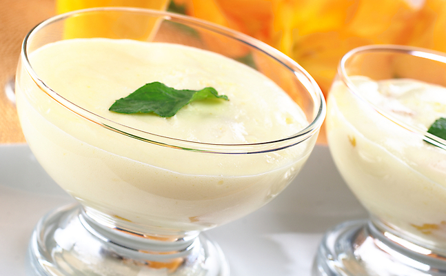 포토 JPG 해외이미지 음식 잎 유리 디저트 사람없음 가로 초록색 노란색 사진촬영 신선 고명 사발 달콤 민트 크림치즈 해외포토 식물 컬러 재질 치즈 촬영 사기그릇 맛 허브 파일형식 이미지허브