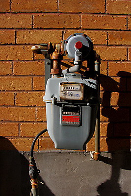 포토 JPG 해외이미지 산업 선 벽 2 주택 사람없음 독서 금속 힘 기계 장비 흐름 에너지 흰색 기구 공구 업무 바 오픈 뜨거움 닫기 은색 측정 파이프 가스 다이얼 계량기 계산서 내추럴 게이지 압력 옛날 제어 철강 파이프라인 해외포토 컬러 컨셉 모션 재질 건물 도구 작업 파이프_관 파일형식 이미지허브