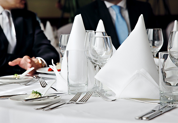 포토 JPG 해외이미지 라이프스타일 접시 포크 비즈니스 유리 탁자 사람 사람없음 식당 식사 저녁식사 우아함 먹기 오브젝트 점심식사 정중 해외포토 식기 가구 컨셉 모션 재질 생활 상점 파일형식 이미지허브