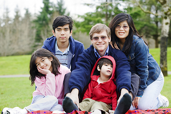 포토 JPG 해외이미지 백인 공원 여자 행복 아들 어린이 가족 관계 태국 결혼식 엄마 함께함 사랑 미소 앉기 동양인 소년 잔디 여러명 야외 선글라스 기쁨 흰색 아빠 담요 장애인 다인종 유대감 혼혈 해외포토 서양인 식물 공공시설 남자 감정 아시아 안경 컬러 다수 결혼 컨셉 모션 표정 사람 인종 다문화 장애 파일형식 이미지허브