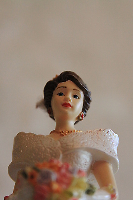 포토 JPG 해외이미지 드레스 여자 인형 조각 미술 사람없음 장식 조각상 숫자 골동품 흰색 도자기 클래식 고급 디자이너 옛날 조각가 특별함 해외포토 직업 문자 옷 컬러 컨셉 문화예술 사람 조형물 파일형식 이미지허브