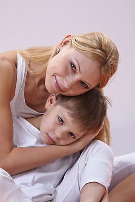 포토 JPG 해외이미지 모양 백인 라이프스타일 여자 행복 얼굴 어린이 스포츠 포즈 2 신체 요가 가족 엄마 휴식 주택 함께함 실내 건강 사랑 사람 소년 성인 두명 가로 금발 운동 침묵 흰색 아기 서식 해외포토 서양인 헤어스타일 웰빙 남자 감정 컬러 컨셉 관계 내부 건물 생활 신체부위 소리 파일형식 이미지허브