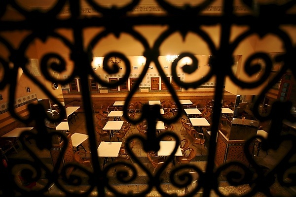 포토 JPG 해외이미지 문화 음식 벽 조각 여행 의자 비즈니스 아프리카 탁자 사람없음 금속 식당 방 야간 모로코 아랍어 해외포토 자연요소 나라 가구 재질 상점 파일형식 이미지허브