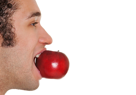 포토 JPG 해외이미지 문화 얼굴 음식 백그라운드 다이어트 과일 건강 한명 소년 20대 성인 옆모습 10대 빨간색 청춘 검은색 흰색 오픈 입 사과 먹기 배고픔 흰배경 점심식사 고립 카피스페이스 해외포토 1 남자 어린이 뷰포인트 컬러 컨셉 모션 청소년 사람 청년 신체부위 식사 공백 파일형식 이미지허브