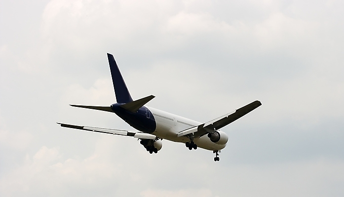 포토 JPG 해외이미지 구름 해외 산업 여행 비즈니스 교통시설 하늘 휴가 비행기 사람없음 파란색 공항 땅 도착 항공 출발 상업 제트기 승객 기어 일반 깊이 대패 떠남 해외포토 자연요소 컬러 교통 컨셉 항공교통 모션 대중교통 시설 파일형식 이미지허브