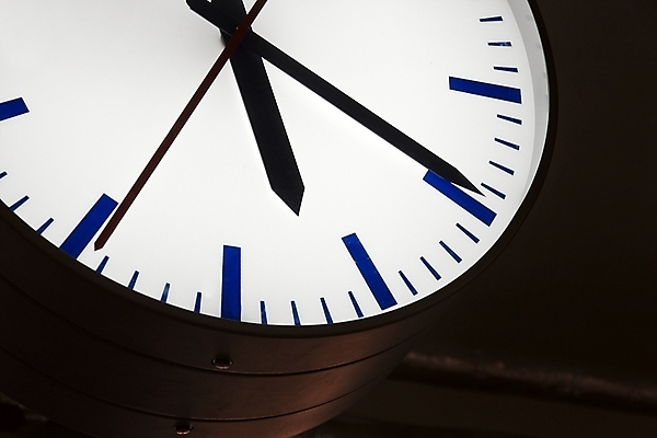 포토 JPG 해외이미지 전통 시계 비즈니스 부분 스트레스 사람없음 달리기 숫자 흰색 기구 공구 긴급 시간 업무 원형 닫기 손목시계 묘사 측정 눈금 쇼 아날로그 다이얼 팔 통과 재촉 12 분 순간 타임라인 행진 해외포토 도형 문자 컬러 컨셉 장신구 모션 신체부위 도구 작업 파일형식 이미지허브