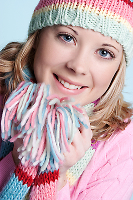 포토 JPG 해외이미지 모자 여자 행복 분홍색 백그라운드 겨울 장난 갈색머리 따뜻함 관리 한명 미소 웃음 사람 성인 10대 파란색 청춘 컬러풀 금발 뷰티 유행 마주보기 목도리 기쁨 추위 가을 치아 매끈함 스웨터 피부 비니 해외포토 모자_잡화 1 헤어스타일 잡화 계절 감정 컬러 컨셉 상의 모션 청소년 표정 신체부위 소화기관 감각 파일형식 이미지허브