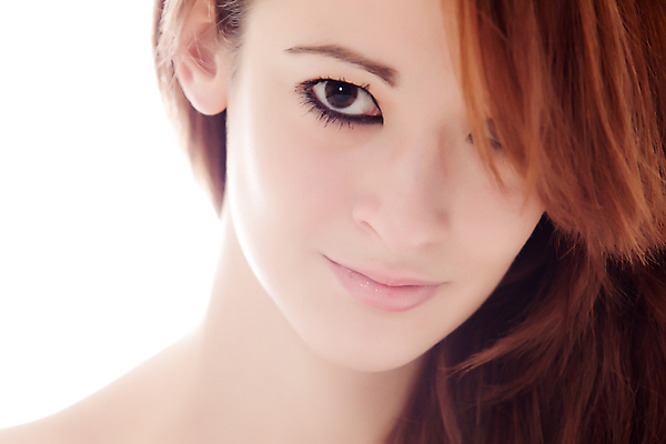 포토 JPG 해외이미지 스튜디오촬영 백인 라이프스타일 웰빙 여자 얼굴 갈색머리 건강 한명 20대 컬러풀 마주보기 활발 신선 돌봄 카피스페이스 해외포토 서양인 1 헤어스타일 컬러 컨셉 모션 실내 사람 청년 생활 신체부위 공백 파일형식 이미지허브