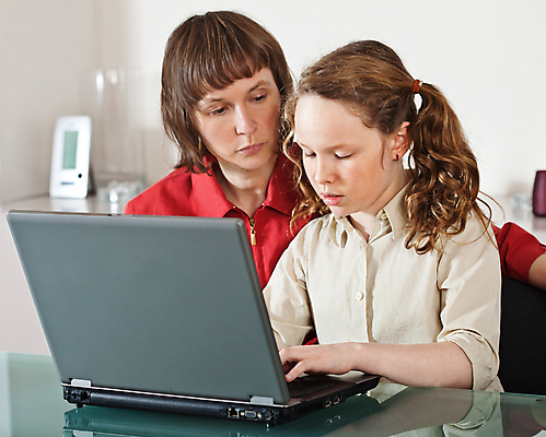 포토 JPG 해외이미지 학생 여학생 여자 교육 어린이 2 교실 학교 가족 탁자 엄마 주택 함께함 실내 사람 앉기 내부 두명 10대 노트북 스터디 컴퓨터 운동 교사 타이핑 책상 가정교사 학자 해외포토 직업 가구 컨셉 관계 모션 청소년 건강 건물 전자제품 학습 파일형식 이미지허브