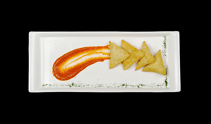 포토 JPG 해외이미지 접시 음식 오렌지 검은배경 사람없음 가로 흰색 고명 삼각형 가득함 향신료 직사각형 폭식 고립 해외포토 도형 식기 컬러 백그라운드 과일 검은색 향미료 파일형식 이미지허브