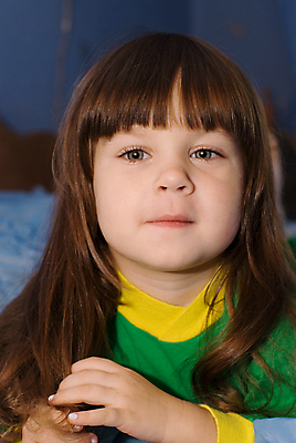 포토 JPG 해외이미지 백인 응시 여자 딸 행복 유럽 얼굴 어린이 포즈 장난 휴식 주택 실내 한명 미소 사람 인종 소녀 갈색 방 가을 전시회 개성 보여주기 걸음마 표현성 접근 해외포토 서양인 1 시선 계절 감정 나라 컬러 컨셉 가족 모션 표정 내부 건물 신체부위 전시 파일형식 이미지허브