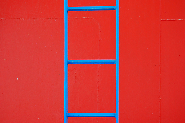 포토 JPG 해외이미지 모양 디자인 산업 선 바다 백그라운드 패턴 사다리 표면 추상 사람없음 빨간색 파란색 계단 금속 페인트 줄무늬 장비 그리기 보트 탈출 철 묘사 질감 오르기 기하학 단계 대칭 철강 미니멀 해외포토 컬러 컨셉 무늬 배_교통 모션 재질 도구 파일형식 이미지허브