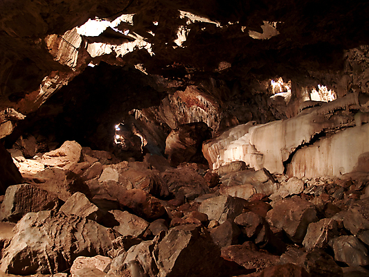 포토 JPG 해외이미지 모양 디자인 공원 아시아 길 벽 여행 자국 태국 자연 추상 실내 동양인 사람없음 내부 장식 빛 바위 홀 동굴 큼 땅 모험가 천장 아치 지하 빛망울 내추럴 깊이 루트 생태학 석회암 웅장함 전국 종유석 지질학 해외포토 공공시설 교육 나라 무늬 인종 공간 암석 돌_바위 크기 생태계 파일형식 이미지허브