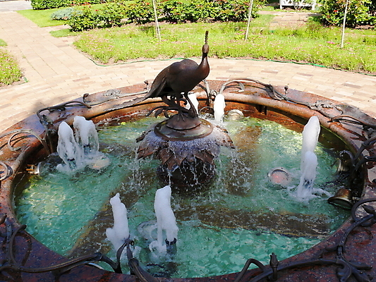 포토 JPG 해외이미지 건축양식 조류 사람없음 초록색 물 여름 뜨거움 공작 시원함 분수 정사각형 러시아 모스크바 크렘린궁전 해외포토 자연요소 도형 동물 계절 건축 유럽 컬러 궁전 크렘린 파일형식 이미지허브