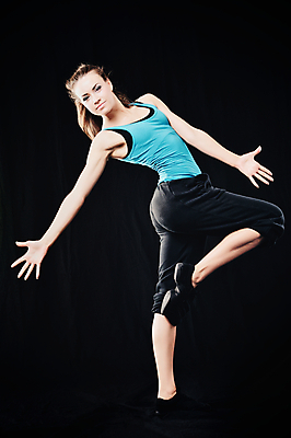 포토 JPG 해외이미지 백인 1 라이프스타일 손 여자 유럽 스포츠 포즈 신체 갈색머리 건강 한명 사람 20대 성인 운동 댄서 표현 날씬함 연습 체육관 체조 에어로빅 단아함 해외포토 서양인 직업 헤어스타일 나라 청년 생활 신체부위 춤 몸매 파일형식 이미지허브