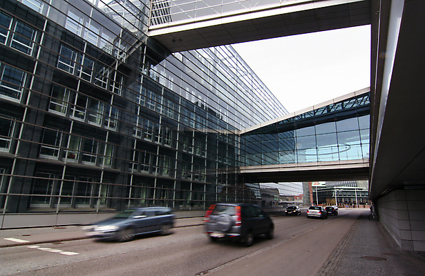 포토 JPG 해외이미지 외관 도로 비즈니스 창문 자동차 유리 미래 새로움 직장 사람없음 건물 빛 사무실 운전 도시 업무 투명 재산 연결 속도 시티라이프 철강 코펜하겐 스타일 해외포토 라이프스타일 건축물 길 육상교통 컨셉 회사 교통시설 모션 재질 덴마크 금융 작업 파일형식 이미지허브