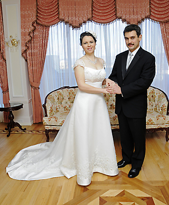 포토 JPG 해외이미지 행복 꽃다발 결혼 결혼식 넥타이 사랑 웃음 정장 턱시도 두명 귀여움 해외포토 잡화 옷 꽃 감정 컨셉 표정 사람 이벤트 파일형식 이미지허브