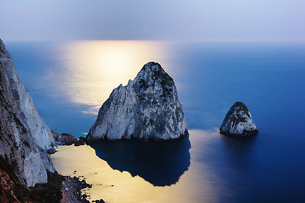 포토 JPG 해외이미지 바다 섬 자연 산 사람없음 관광지 보름달 달 야간 달빛 그리스 언덕 해외포토 자연요소 유럽 여행 생태계 파일형식 이미지허브