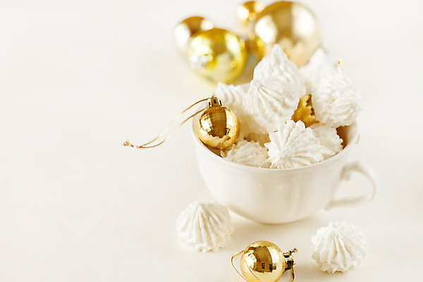 포토 JPG 해외이미지 크리스마스 서양음식 실내 사람없음 컵 쿠키 달콤 흰배경 머랭 오너먼트 카피스페이스 머랭쿠키 해외포토 식기 기념일 음식 백그라운드 크리스마스장식 디저트 내부 공백 흰색 맛 파일형식 이미지허브