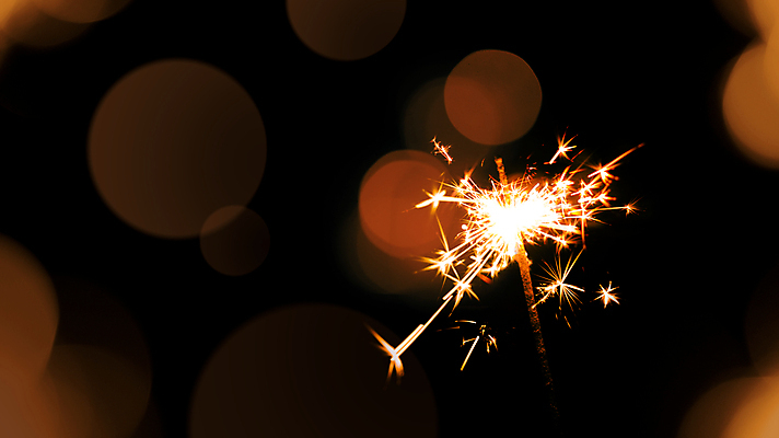 포토 JPG 해외이미지 폭죽 불꽃놀이 사람없음 빛 반짝임 축하 소프트포커스 빛망울 연소 스파클라 해외포토 컨셉 모션 놀이 촬영기법 파일형식 이미지허브