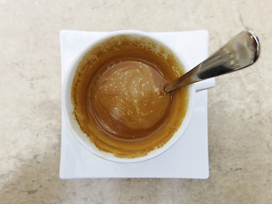 포토 JPG 해외이미지 1 커피 음료 음식 백그라운드 탁자 사람없음 컵 갈색 숟가락 검은색 어둠 침묵 이탈리아 거품 카페 흰색 뜨거움 맛 아침식사 아로마 대리석 에스프레소 아라비카 카페인 맛있는 해외포토 식기 유럽 컬러 가구 컨셉 재료 수저 상점 식사 소리 파일형식 이미지허브