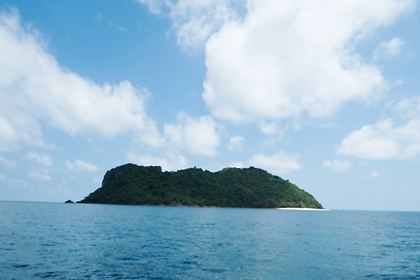 포토 JPG 해외이미지 구름 아시아 바다 섬 태국 하늘 휴가 휴식 어업 사람없음 파란색 보트 푸켓 해외포토 자연요소 나라 산업 컬러 컨셉 배_교통 파일형식 이미지허브