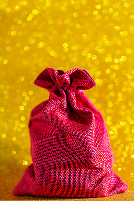 포토 JPG 해외이미지 전통 계절 백그라운드 크리스마스 겨울 가방 포장 휴가 새로움 선물 이벤트 사람없음 장식 빨간색 상자 산타클로스 축제 놀람 축하 12월 연도 가득함 심볼 자루 패키지 마법 클라우스 해외포토 잡화 기념일 감정 컬러 컨셉 표정 날짜 파일형식 이미지허브