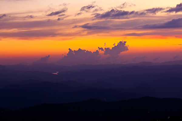 포토 JPG 해외이미지 구름 아시아 자연 하늘 산 동양인 풍경 사람없음 야외 가로 황혼 일몰 새벽 인도인 언덕 산등성이 케랄라주 해외포토 자연요소 외국인 나라 인종 노을 인도_나라 생태계 파일형식 이미지허브