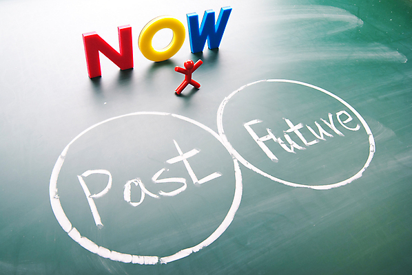 포토 JPG 해외이미지 1 디자인 길 인형 컨셉 일러스트 비즈니스 텍스트 통신 성공 미래 아이디어 선물 서기 사람 사람없음 단어 컬러풀 칠판 정보 도전 흰색 운명 시간 원형 그리기 날짜 진화 선택 계획 예측 방향 심볼 사인 분필 과거 공지사항 진행 개발 해외포토 도형 문자 컬러 모션 소방 초크 파일형식 이미지허브