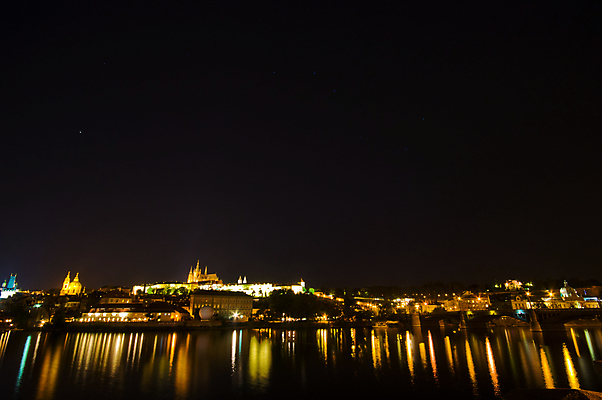 포토 JPG 해외이미지 유럽 기독교 여행 건축양식 파노라마 사람없음 건물 강 도시풍경 성당 교회 평화 어둠 침묵 도시 역사 재산 야간 저녁 체코 프라하 타운 고딕 옛날 해외포토 자연요소 건축물 건축 나라 종교 컨셉 종교건축 촬영기법 풍경 금융 소리 파일형식 이미지허브