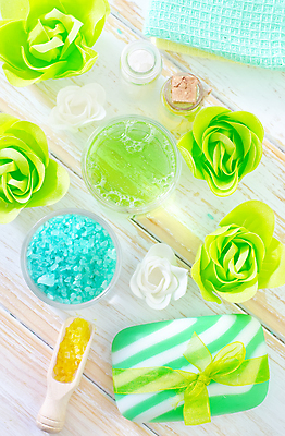 포토 JPG 해외이미지 꽃 리본 사람없음 초록색 스파 스파용품 비누 아로마테라피 입욕소금 나무배경 해외포토 식물 컬러 백그라운드 위생용품 미용용품 오브젝트 소금 테라피 파일형식 이미지허브