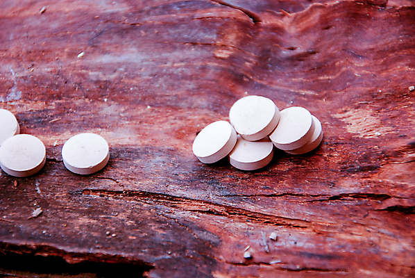 포토 JPG 해외이미지 과학 백그라운드 오렌지 건강 사람없음 치료 알약 약 갈색 고통 흰색 오픈 제조 질병 컨테이너 약국 나무껍질 처방 조제 돌봄 해외포토 나무 감정 산업 컬러 과일 의학 모션 껍질 만들기 파일형식 이미지허브