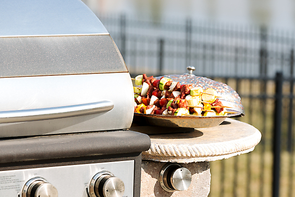 포토 JPG 해외이미지 전통 라이프스타일 음식 토마토 채소 양파 벽돌 도마 건강 육류 스테이크 요리 사람없음 야외 여름 주방 식사 저녁식사 소고기 덮개 뚜껑 뜨거움 꼬치 그릴 바비큐 굽기 허브 향신료 무침 케밥 구리 등심 아랍어 주키니 콘크리트 맛있는 튀르키예 해외포토 식물 계절 아시아 식재료 주방용품 서양음식 생활 원소 구이 향미료 파일형식 이미지허브