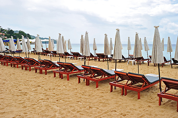 포토 JPG 해외이미지 아시아 모래 바다 의자 우산 태국 자연 하늘 휴가 휴식 풍경 사람없음 야외 물 여름 파란색 태양 뷰티 맑음 침묵 낭만 흰색 전원 침대 말레이시아 이국적 터키석 파라다이스 푸켓 수평선 해외포토 자연요소 계절 나라 컬러 가구 컨셉 날씨 소리 전기에너지 보석 생태계 파일형식 이미지허브