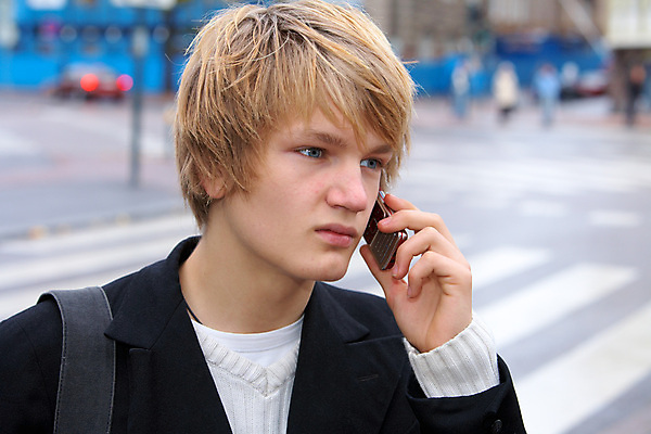 포토 JPG 해외이미지 백인 학생 라이프스타일 외관 남자 남학생 셔츠 통신 청소년 모바일 짧은머리 거리 세포 대화 한명 사람 야외 10대 캐주얼 스마트폰 청춘 재킷 도시 스웨터 설정 양모 혼자 해외포토 서양인 1 헤어스타일 옷 컨셉 상의 말하기 생활 핸드폰 스마트기기 외투 직물 파일형식 이미지허브