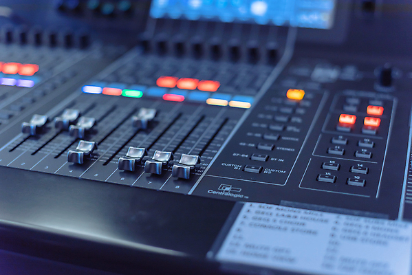 포토 JPG 해외이미지 라이프스타일 선 음악 패턴 사람없음 파티 디지털 축제 소리 콘서트 무대 기구 춤 키보드 악단 레코드 판넬 원형 볼륨 갑판 믹서 DJ 디스코 회전 전자 쇼 오디오 방송 스테레오 턴테이블 위로 관리자 뮤지컬 섞기 프로듀서 플레이어 유흥 해외포토 도형 직업 무늬 배_교통 문화예술 이벤트 생활 전자제품 공연 음반 파일형식 이미지허브