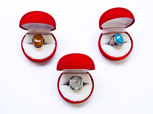 포토 JPG 해외이미지 기념일 결혼 결혼식 발렌타인데이 선물 사람없음 장식 빨간색 상자 우주 낭만 하트 축하 반지 오픈 원형 고급 우아함 컨테이너 보석 심볼 흰배경 다이아몬드 약혼 보물 고립 터키석 통일 해외포토 모양 도형 산업 컬러 백그라운드 컨셉 장신구 데이이벤트 이벤트 흰색 광석 약속 파일형식 이미지허브