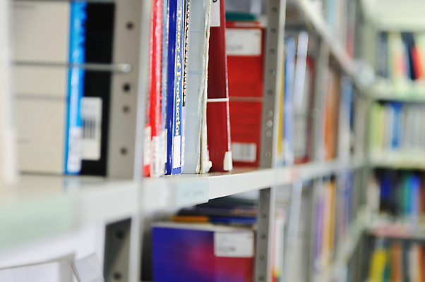 포토 JPG 해외이미지 교육 과학 백그라운드 비즈니스 텍스트 학교 책장 선반 실내 사람없음 내부 책 금융 경제 학습 스터디 컬러풀 자료 정보 기록 복도 역사 도서관 수집 작가 읽기 대학교 문학 양장본 수납 질서 일반 서점 경영 마케팅 백과사전 보관소 옛날 원고 줄서기 중고 많음 문해 해외포토 직업 컬러 가구 컨셉 모션 상점 예절 저장 사전 파일형식 이미지허브