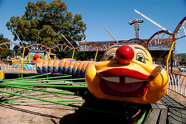 포토 JPG 해외이미지 공원 얼굴 어린이 하늘 취미 사람없음 컬러풀 게임 벌레 코 해외포토 공공시설 컬러 곤충 놀이 사람 신체부위 파일형식 이미지허브