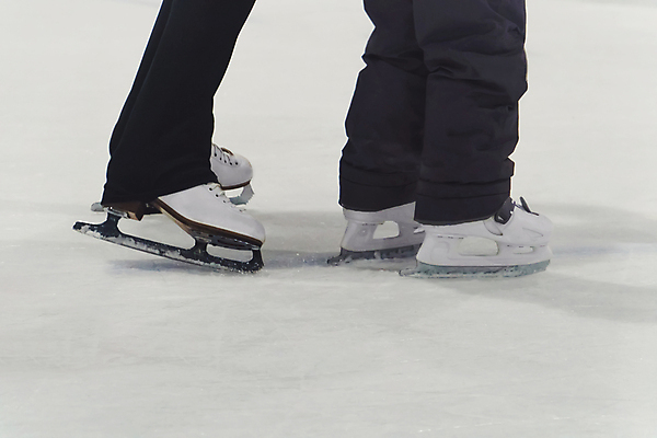 포토 JPG 해외이미지 라이프스타일 커플 행복 어린이 스포츠 포즈 백그라운드 신발 컨셉 크리스마스 겨울 가족 휴가 실내 건강 사람 소녀 소년 사람없음 운동 숫자 냉동 얼음 추위 스케이트 스케이팅 흰색 그룹 칼날 미끄럼틀 승차 12월 묘사 속도 스케이터 1월 2월 양발 해외포토 자연요소 문자 계절 여자 기념일 남자 감정 스포츠용품 컬러 관계 모션 겨울스포츠 운동선수 내부 생활 날짜 놀이기구 파일형식 이미지허브