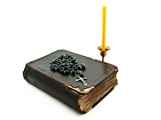 포토 JPG 해외이미지 기독교 종교 문화 십자가 크리스마스 일러스트 목걸이 사람없음 책 교회 믿음 금속 검은색 성경 희망 기록 예수 영혼 역사 아빠 목사 심볼 촛대 페이지 신성 청동 묵주 고립 구리 놋쇠 신앙심 옛날 왁스 칭찬 해외일러스트 기념일 감정 컬러 장신구 종교용품 가족 종교건축 재질 건물 신_종교 원소 성직자 파일형식 이미지허브