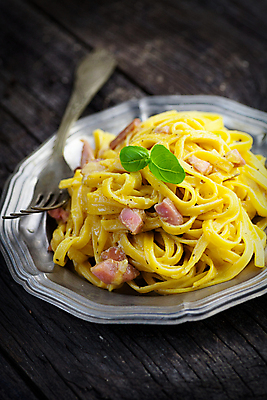 포토 JPG 해외이미지 전통 식기 접시 음식 백그라운드 포크 재료 치즈 파스타 파슬리 스파게티 육류 돼지고기 요리 사람없음 식당 계란 식사 저녁식사 침묵 이탈리아 흰색 신선 면 지중해 허브 크림 향신료 햄 서빙 베이컨 레시피 후추 바질 점심식사 고립 영양분 핸드메이드 맛있는 해외포토 식물 유럽 바다 컬러 채소 식재료 유제품 서양음식 상점 알 소리 향미료 파일형식 이미지허브